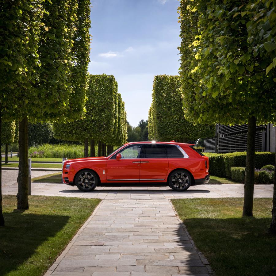  Rolls-Royce Cullinan Fux Orange 2019 года  (фото 17 из 32)